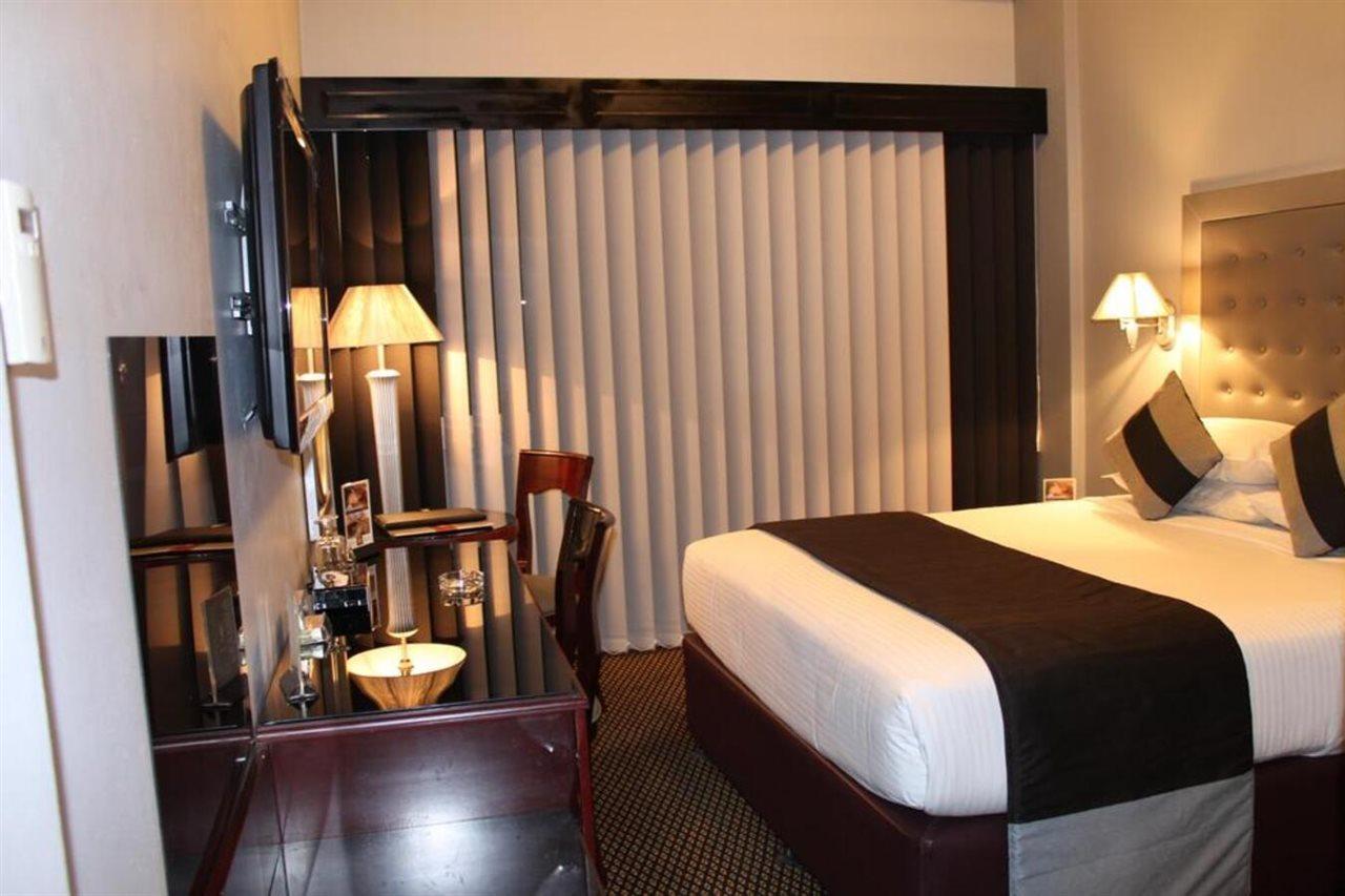 Broadway Hotel Дубай Екстериор снимка