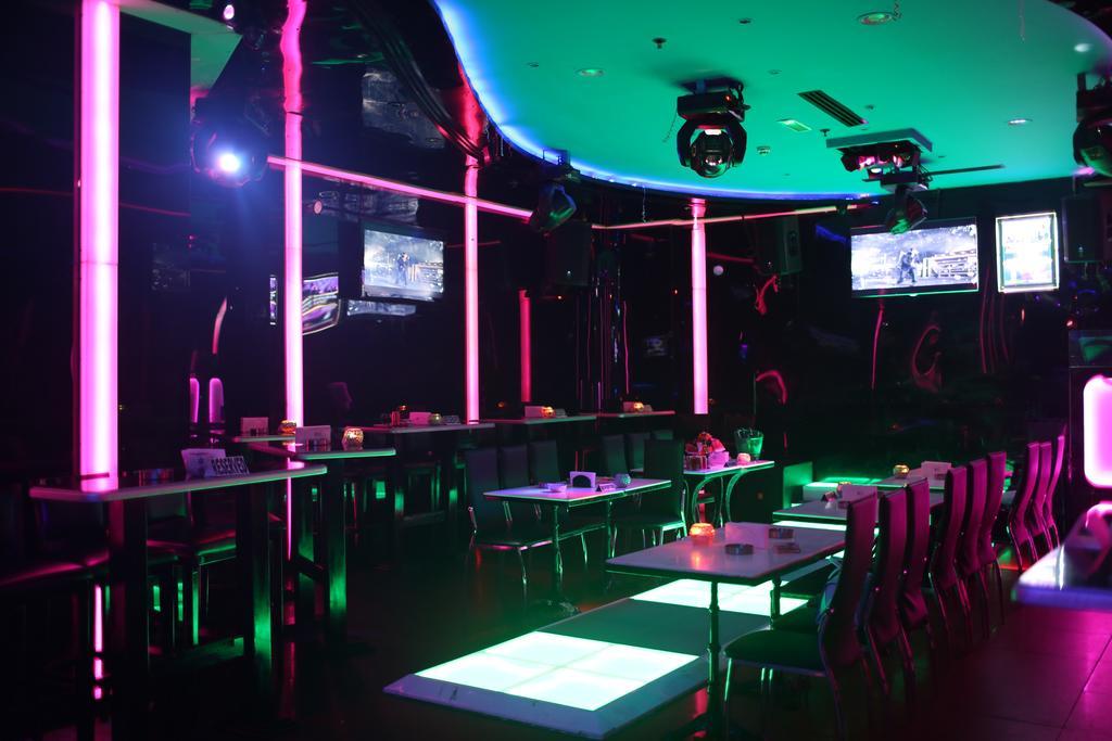 Broadway Hotel Дубай Екстериор снимка