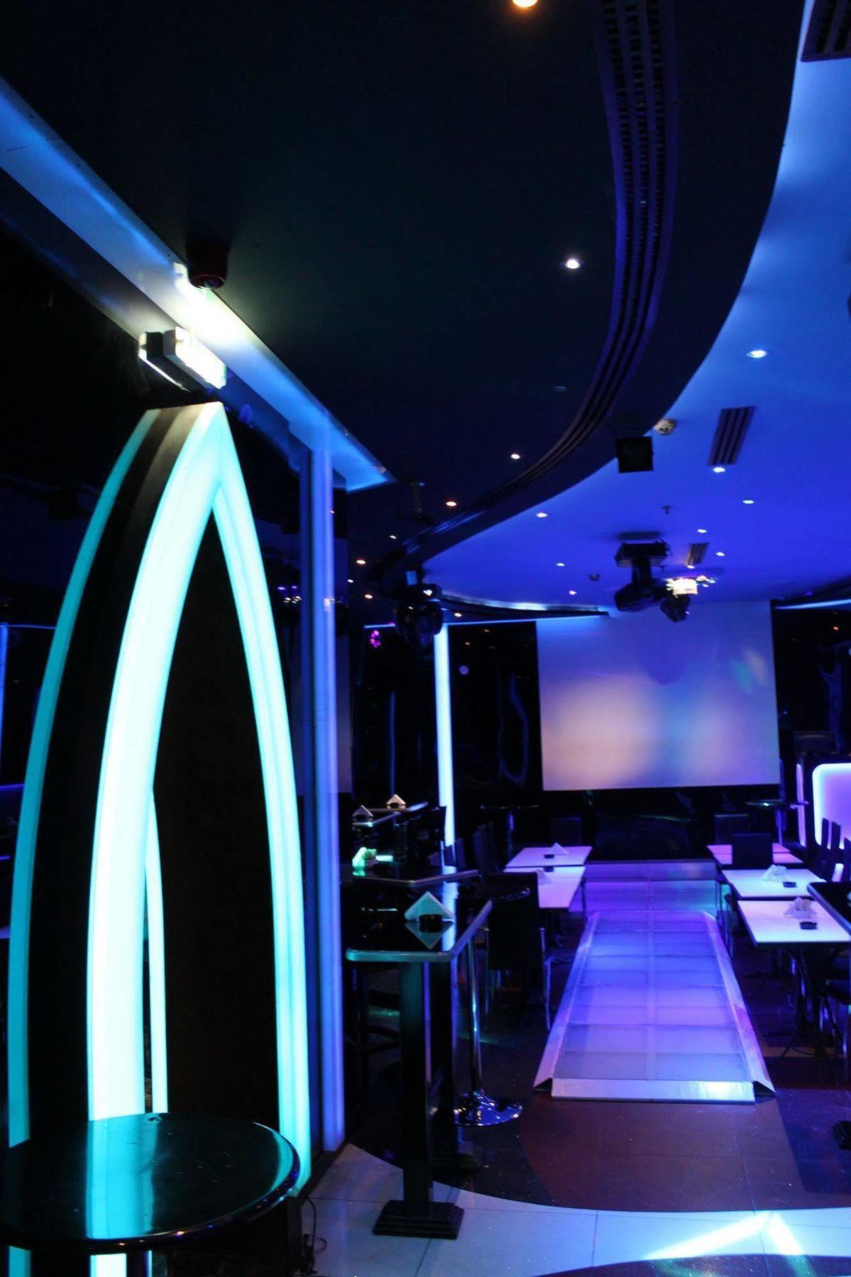 Broadway Hotel Дубай Екстериор снимка