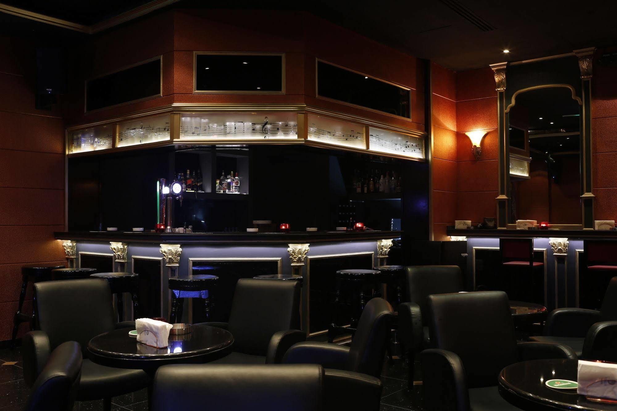 Broadway Hotel Дубай Екстериор снимка